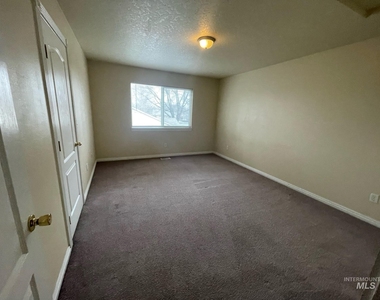 1513 Garland Apt. 101 - Photo Thumbnail 4