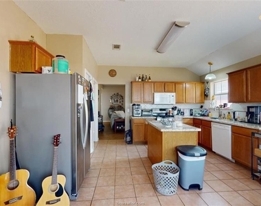 2309 Carnation Court - Photo Thumbnail 6