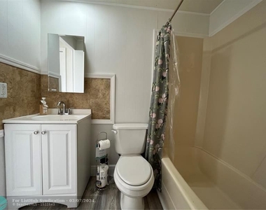 11868 Watergate Cir - Photo Thumbnail 8