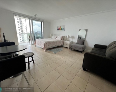 19201 Collins Ave - Photo Thumbnail 5