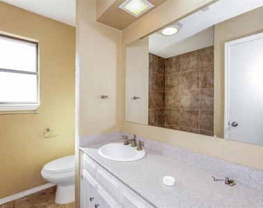 2725 Clearmeadow Court - Photo Thumbnail 12