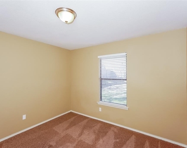 2725 Clearmeadow Court - Photo Thumbnail 10