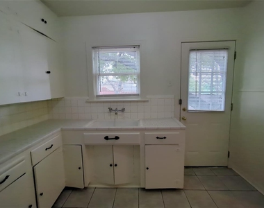 5457 Longview Street - Photo Thumbnail 8