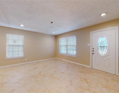 4511 Malden Lane - Photo Thumbnail 2