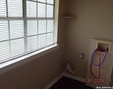 514 E Ashby Pl - Photo Thumbnail 3