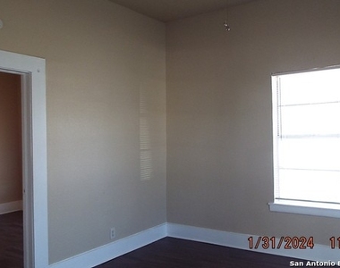 514 E Ashby Pl - Photo Thumbnail 7