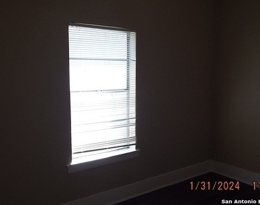 514 E Ashby Pl - Photo Thumbnail 11