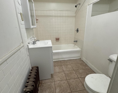 934 Woodlawn Street - Photo Thumbnail 7