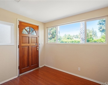 17428 Kingsbury Street - Photo Thumbnail 12