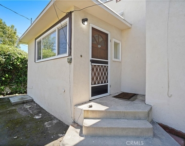 17428 Kingsbury Street - Photo Thumbnail 23