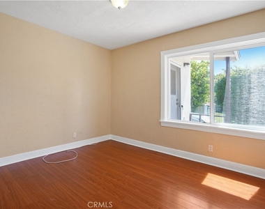 17428 Kingsbury Street - Photo Thumbnail 14