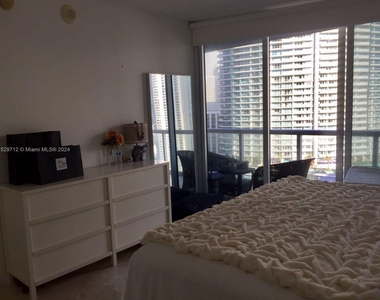 475 Brickell Ave - Photo Thumbnail 9