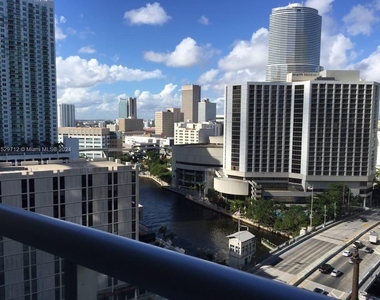 475 Brickell Ave - Photo Thumbnail 16