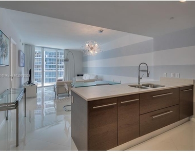 475 Brickell Ave - Photo Thumbnail 9