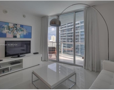 475 Brickell Ave - Photo Thumbnail 4