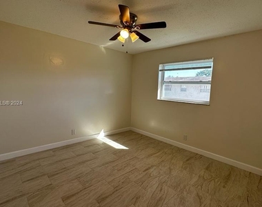 7480 Sw 10th Ct - Photo Thumbnail 14