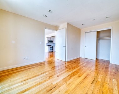23-15 Astoria Boulevard - Photo Thumbnail 7