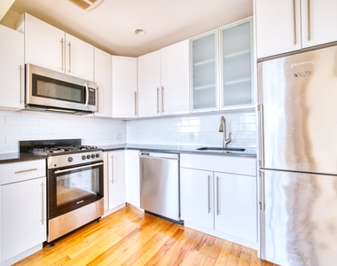 23-15 Astoria Boulevard - Photo Thumbnail 4