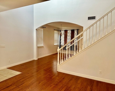 4049 W Fig Tree Ln - Photo Thumbnail 2