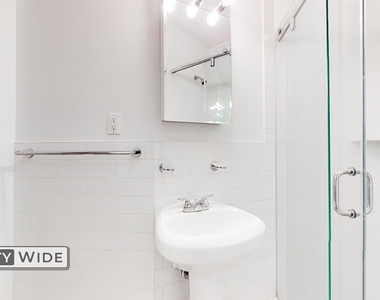 224 East 70th Street - Photo Thumbnail 5
