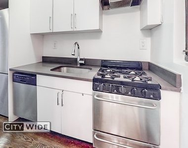224 East 70th Street - Photo Thumbnail 3