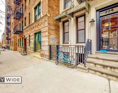 224 East 70th Street - Photo Thumbnail 6