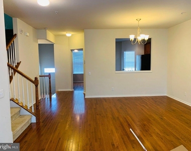 114 Admiral Ln - Photo Thumbnail 4