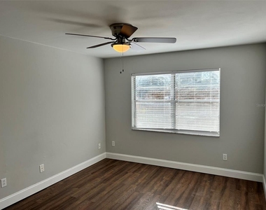 2411 W Stroud Avenue - Photo Thumbnail 10