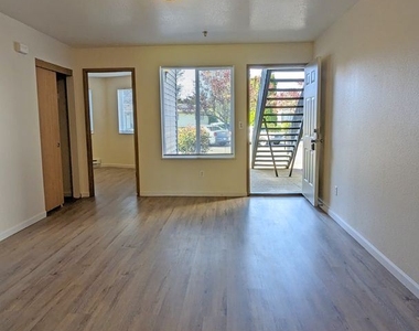 1765 Sw Tamarack St. - Photo Thumbnail 7