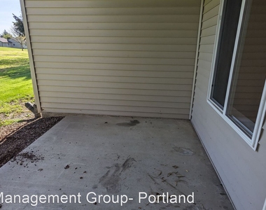 1765 Sw Tamarack St. - Photo Thumbnail 22