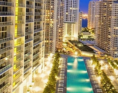 475 Brickell Ave - Photo Thumbnail 14