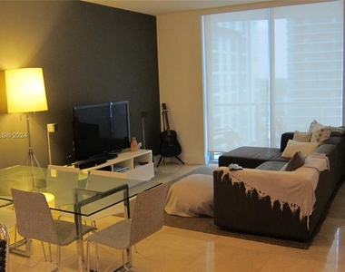 1060 Brickell Ave - Photo Thumbnail 5