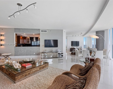 2711 S Ocean Dr - Photo Thumbnail 6