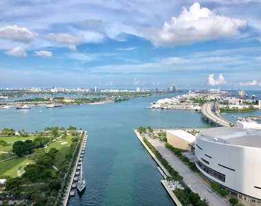 888 Biscayne Blvd - Photo Thumbnail 0