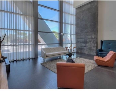 888 Biscayne Blvd - Photo Thumbnail 5