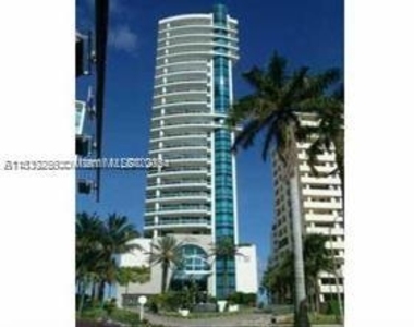 5025 Collins Ave - Photo Thumbnail 10