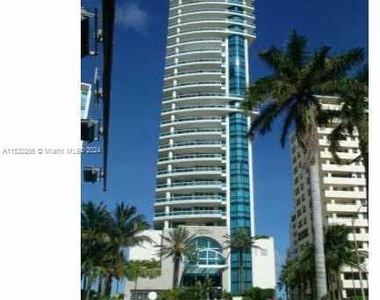 5025 Collins Ave - Photo Thumbnail 0