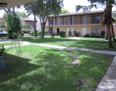 10786 N Kendall Dr - Photo Thumbnail 15