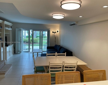 881 Ocean Dr - Photo Thumbnail 2