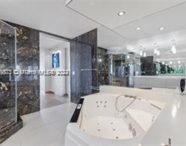 18671 Collins Ave - Photo Thumbnail 27