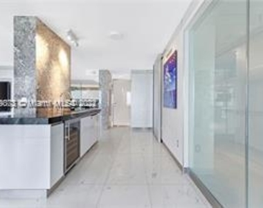 18671 Collins Ave - Photo Thumbnail 11