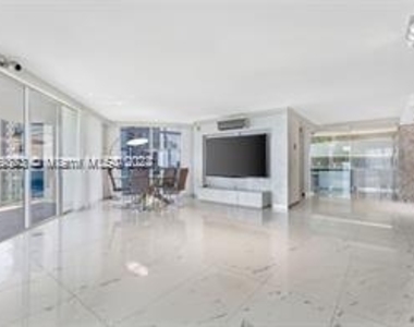 18671 Collins Ave - Photo Thumbnail 7