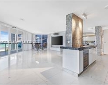 18671 Collins Ave - Photo Thumbnail 10