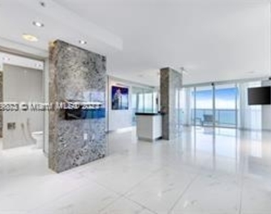 18671 Collins Ave - Photo Thumbnail 14