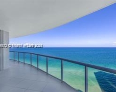 18671 Collins Ave - Photo Thumbnail 3