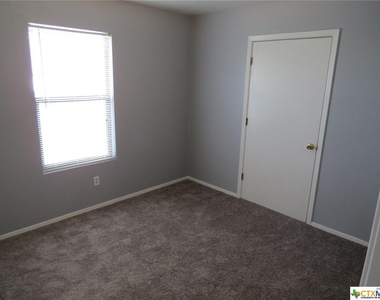 1105 Leslie Circle - Photo Thumbnail 7