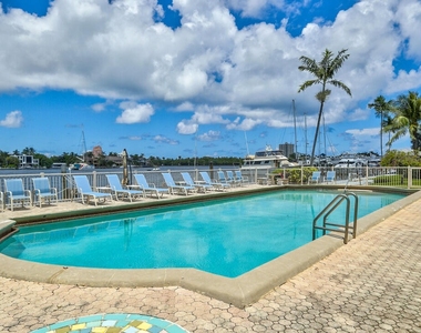 2727 Yacht Club Boulevard - Photo Thumbnail 2