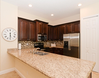 9592 Sw Nuova Way - Photo Thumbnail 12