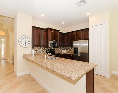 9592 Sw Nuova Way - Photo Thumbnail 11