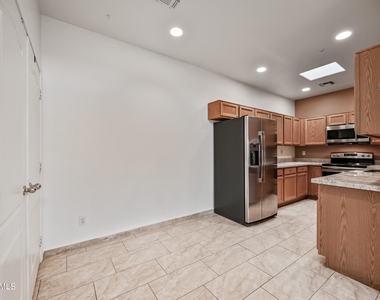 8940 W Olive Avenue - Photo Thumbnail 7